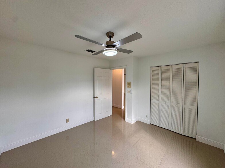 Building Photo - 1132 Hatteras Cir