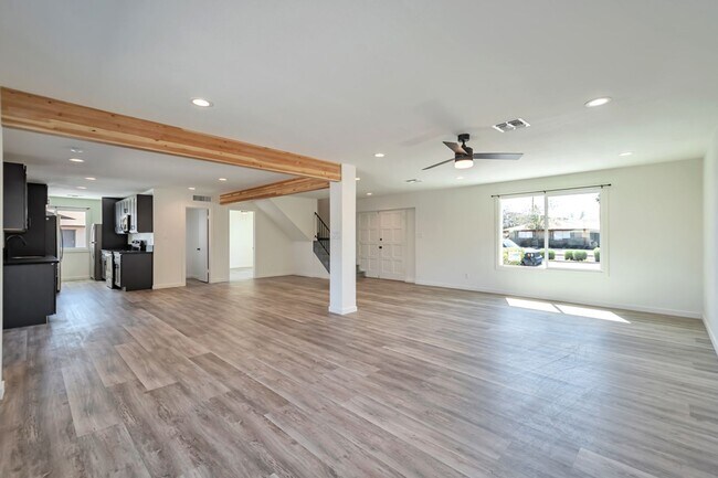 Building Photo - Huge 2 Story Home in Prime ASU neighborhood