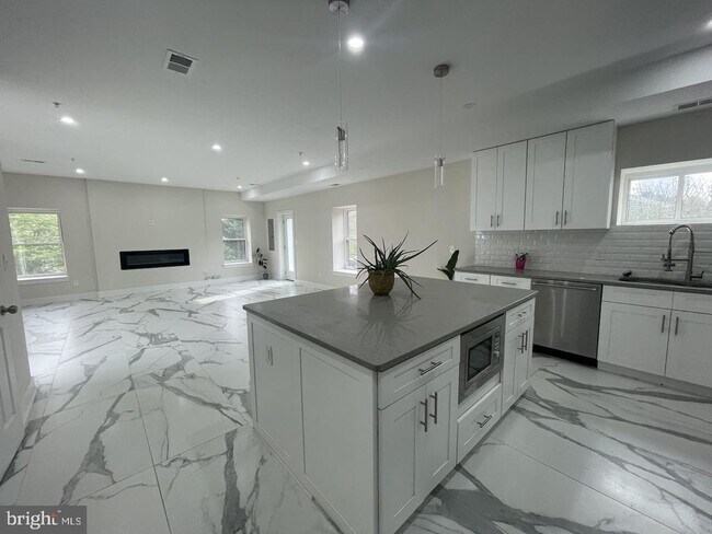 Building Photo - 8618 Jones Mill Rd