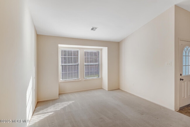 Building Photo - 405 Lexington Dr