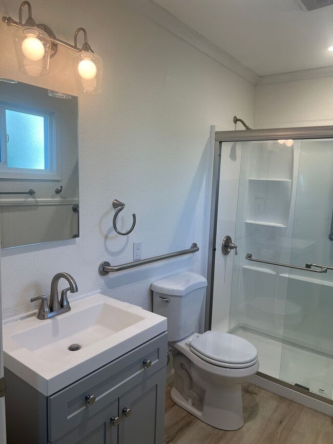 Building Photo - Charming 1 bedroom home