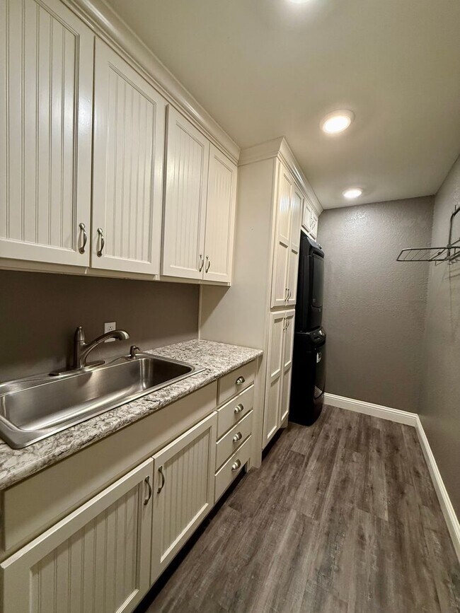 Building Photo - So many Amenities!
