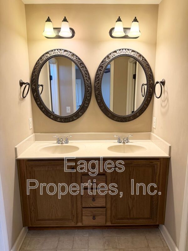 Building Photo - 312 Charlie Braswell Rd