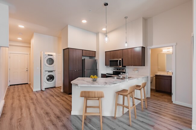 Building Photo - 500 Square