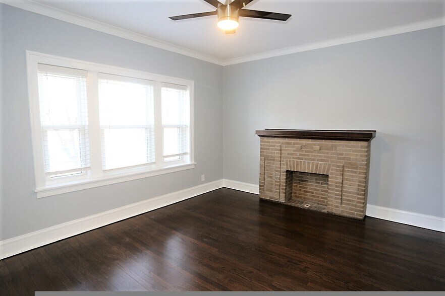 Building Photo - 5306 N Ashland Ave