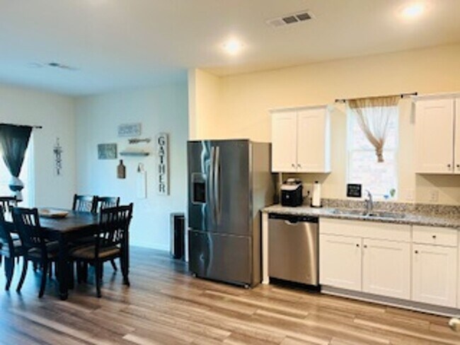 Building Photo - Spacious Open-Concept Home Next to Gated D...