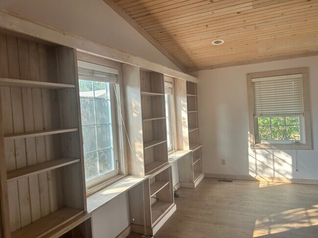 Building Photo - 1625 Tulip Tree Rd