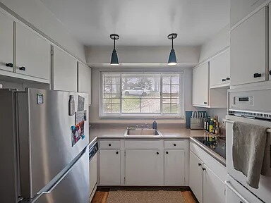 Building Photo - Your Pittsburgh home base available furnished or unfurnished.