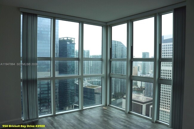 Building Photo - 950 Brickell Bay Dr