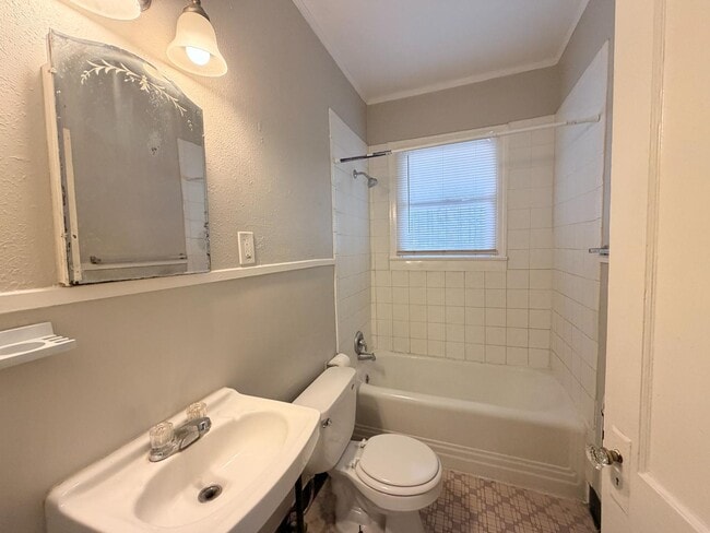 Building Photo - 2238 N Interstate 35