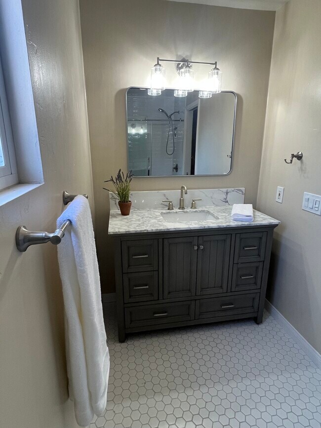 Building Photo - 3505 Santa Clara Way