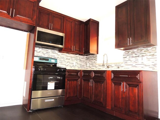 Building Photo - 1242 Chevy Chase Dr