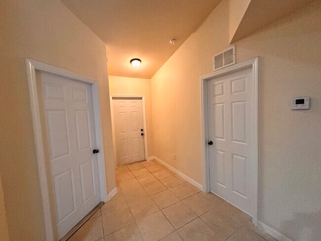 Building Photo - 3215 SW Santa Barbara Pl