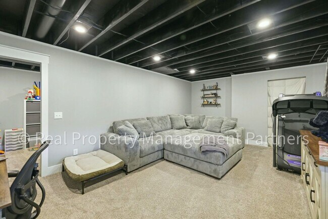 Building Photo - Updated 3-Bed Home with 2-Car Garage and Fenced in Yard on .23+ Acres, Near GVSU