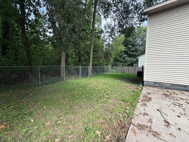 Building Photo - 122 Summit Dr