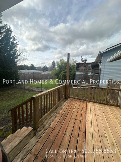 Building Photo - 15641 SE Hugh Ave