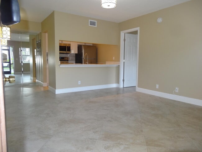 Building Photo - 7091 Golf Colony Ct