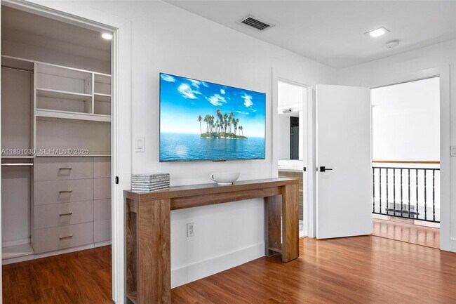 Building Photo - 1651 SW 13th Ave