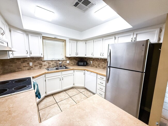 Building Photo - 1465 E Laguna Pl