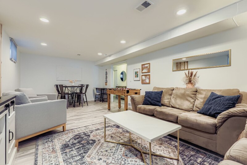 Building Photo - 909 Ogden Cir