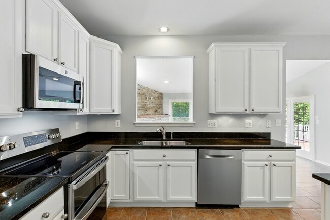 Building Photo - 2513 Holly Springs Ct