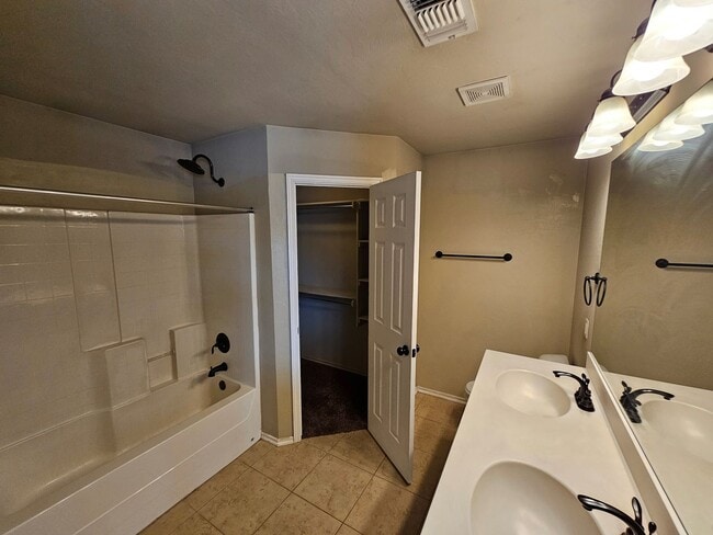 Building Photo - 1501 Rangeline Rd