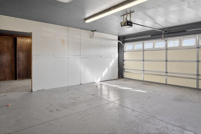 Building Photo - Spacious Home in Quiet Star Cul-de-Sac with Large Yard