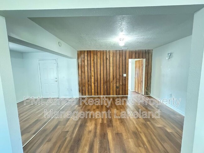 Building Photo - 2240 Jungle St