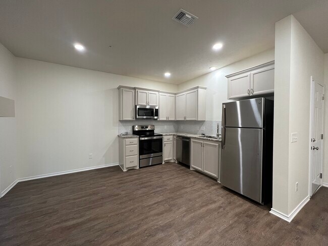 Building Photo - 3927 Brynlee Cir