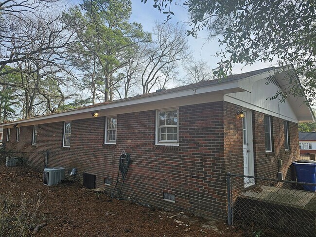 Building Photo - New Listing