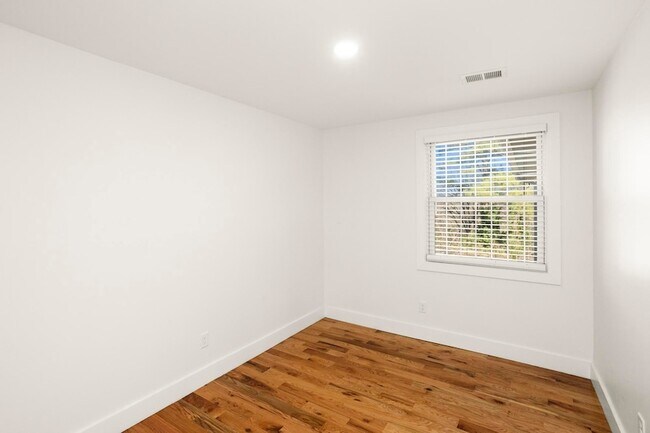 Building Photo - 312 Paragon Mills Rd