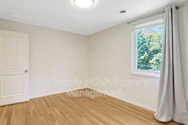 Building Photo - 3353 Ardley Ct