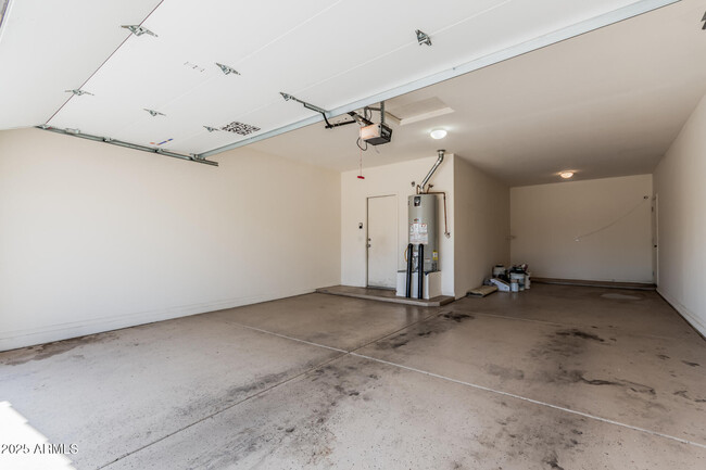 Building Photo - 1242 E Strawberry Dr