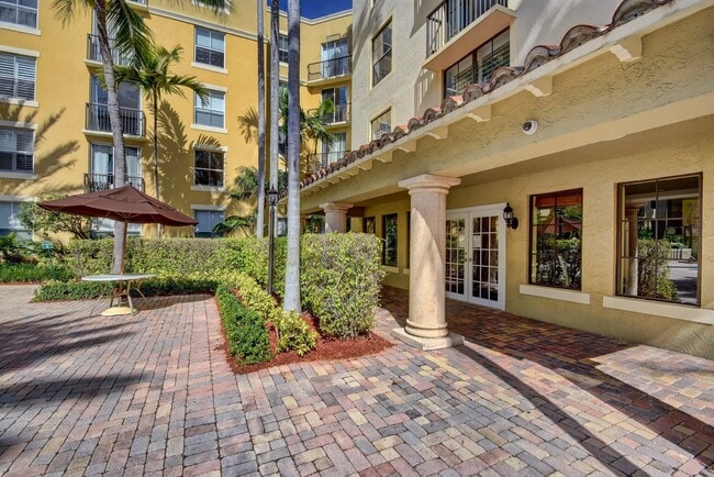 Building Photo - 780 S Sapodilla Ave