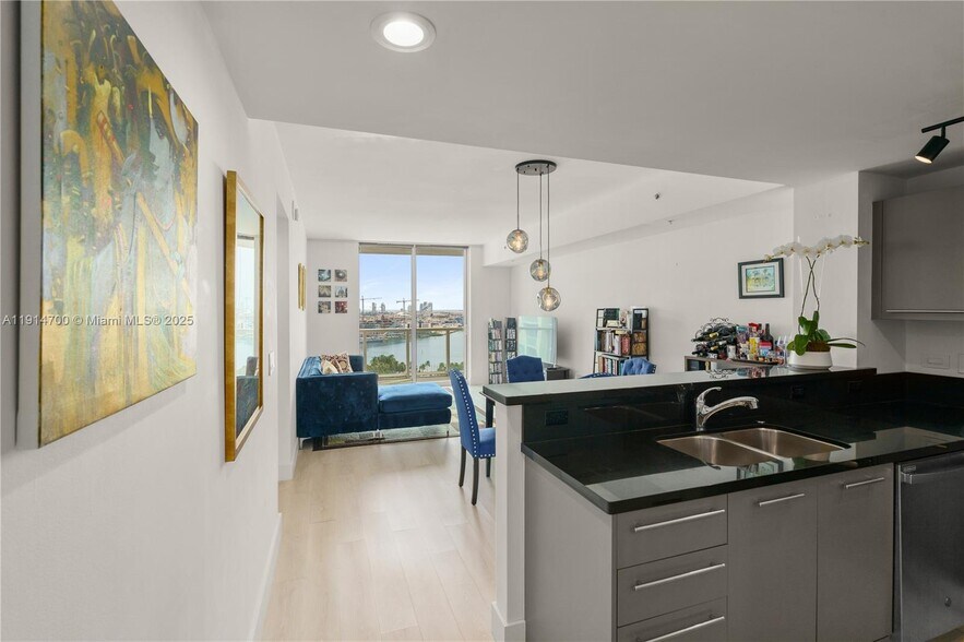 Building Photo - 253 NE 2nd St