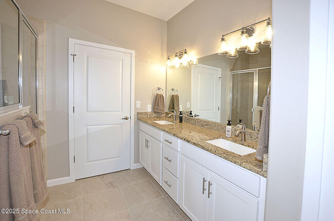 Building Photo - 3951 Playa Del Sol Dr