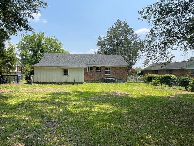 Building Photo - 403 Sheffield Dr