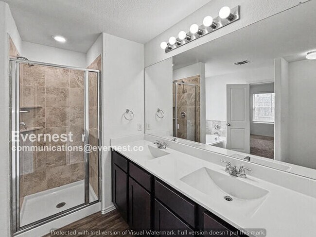 Building Photo - 4 Bed/2 Bath Home with Garage / Pet-Friendly / Available Now!