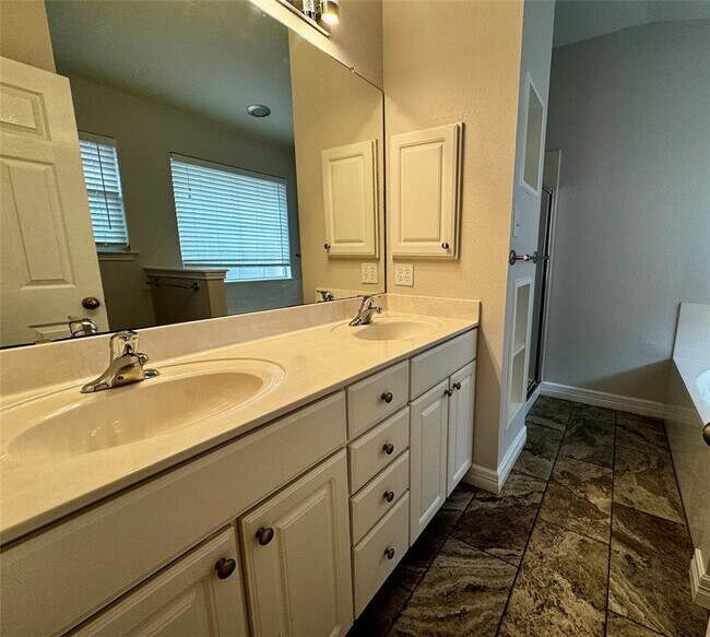 Building Photo - 16920 Brayton Park Dr