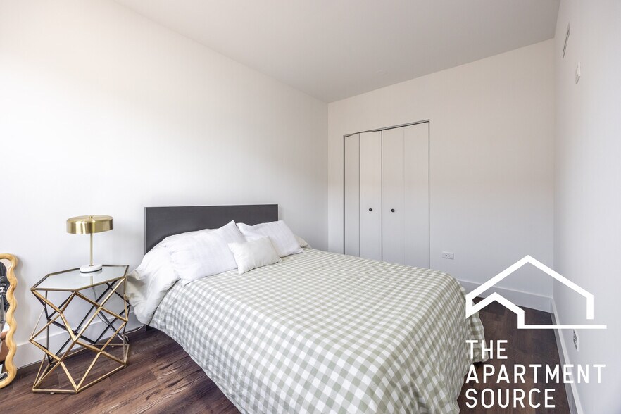 Building Photo - 1553 W Hollywood Ave