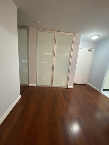 Empty view of dining area - 4501 Arlington Blvd