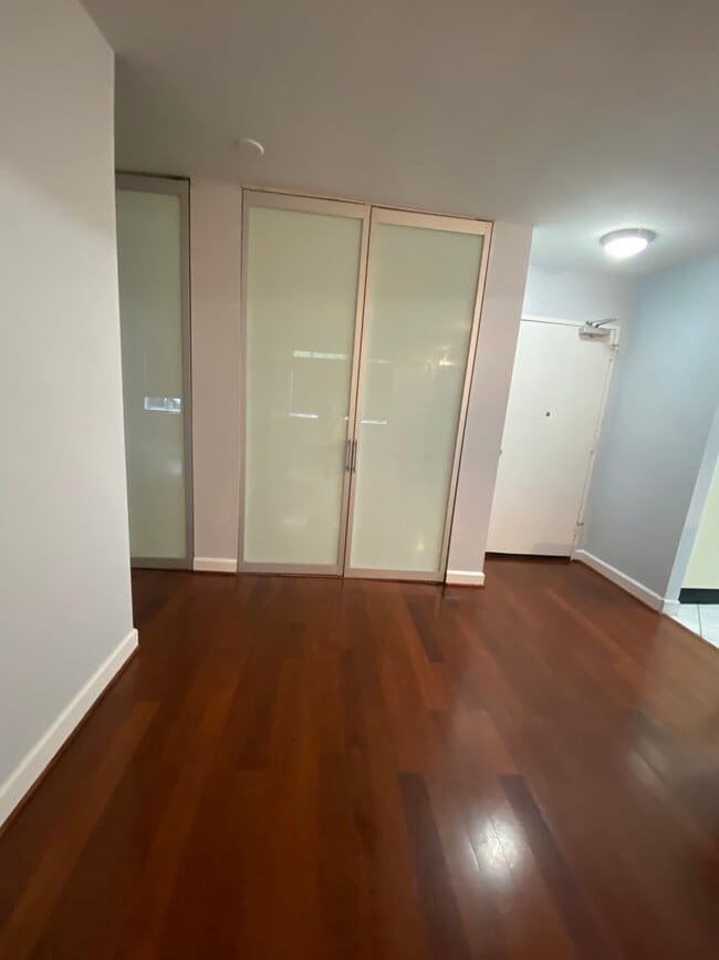 Empty view of dining area - 4501 Arlington Blvd