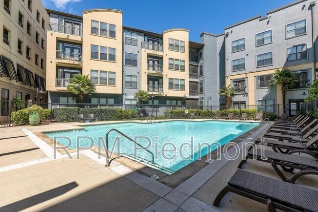Building Photo - 401 16th St NW