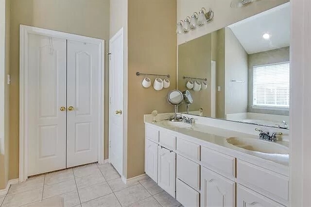 Building Photo - 1400 Lyra Ln