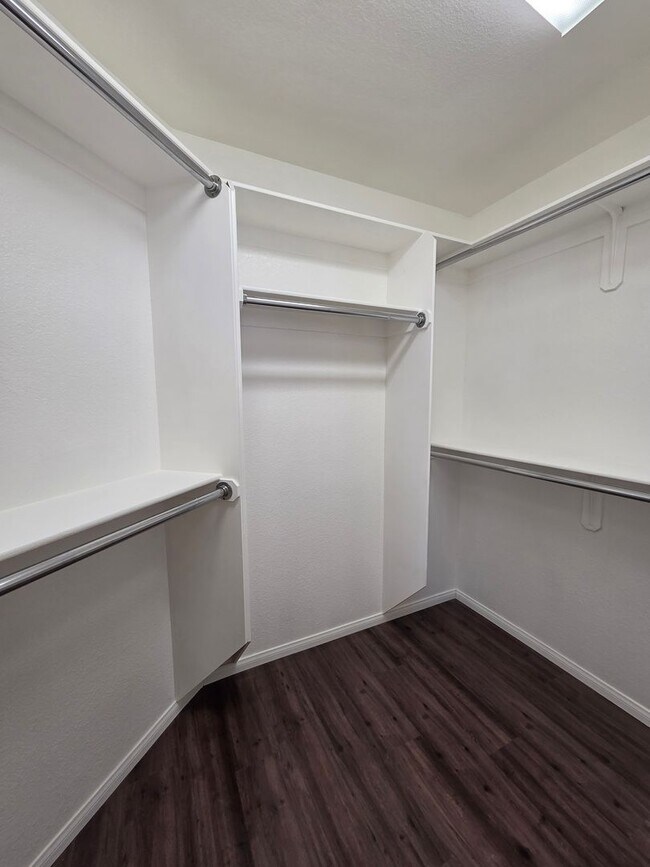 Building Photo - Charming & Spacious Las Vegas Home with Prime Location and Endless Potential