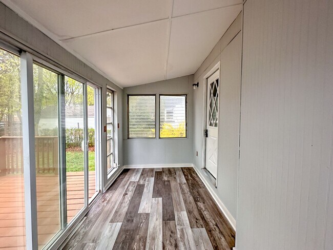 Building Photo - Lovely 3-bed Single Family Home in Hamden!...