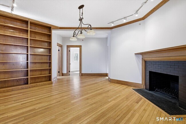 Building Photo - 2750 Whitney Ave