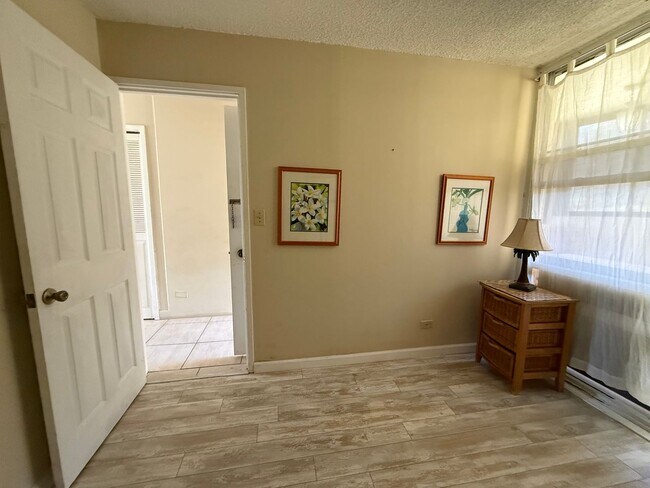 Building Photo - Mostly Furnished 2BR/2BA Condo