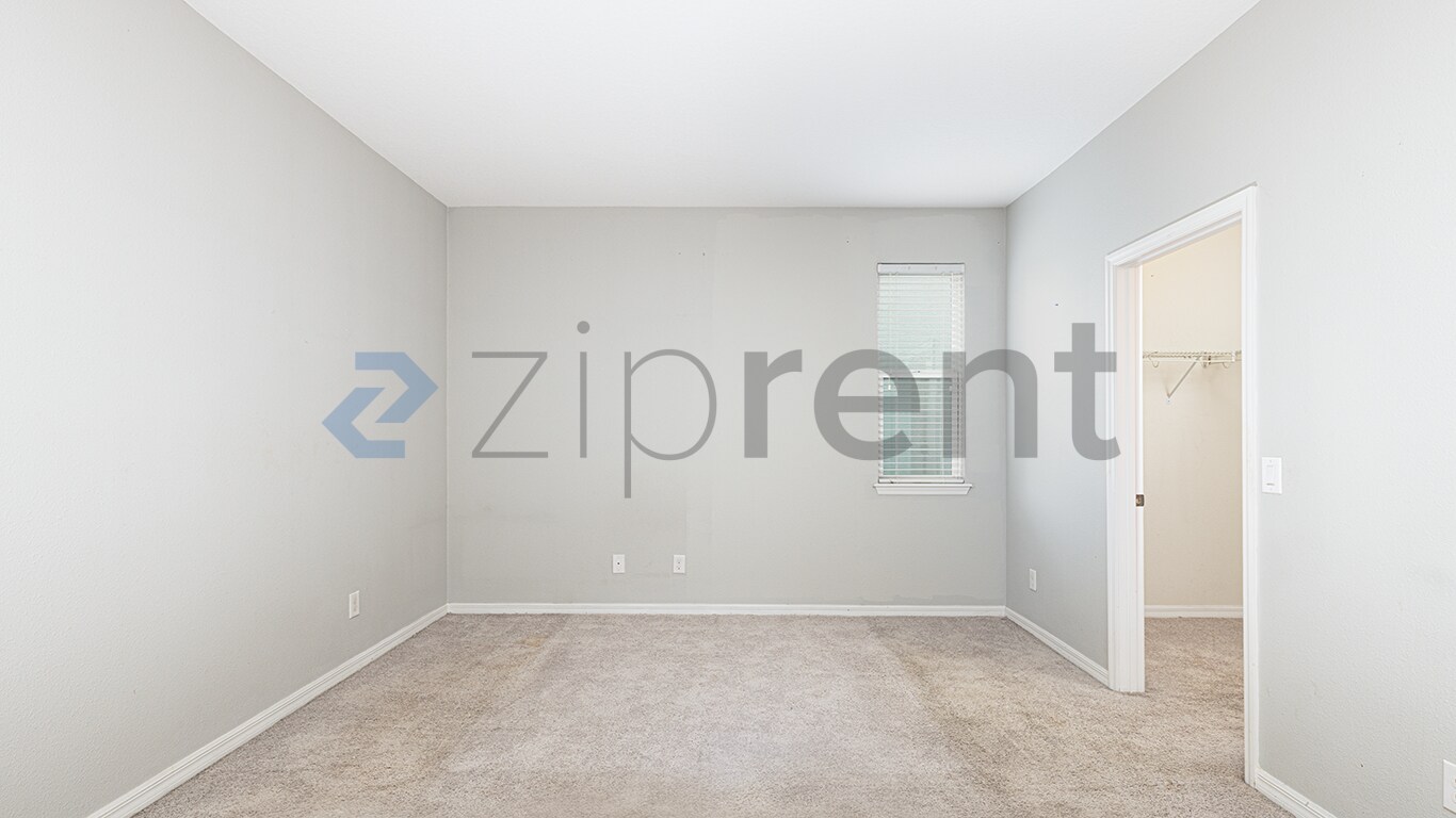 Building Photo - Unit