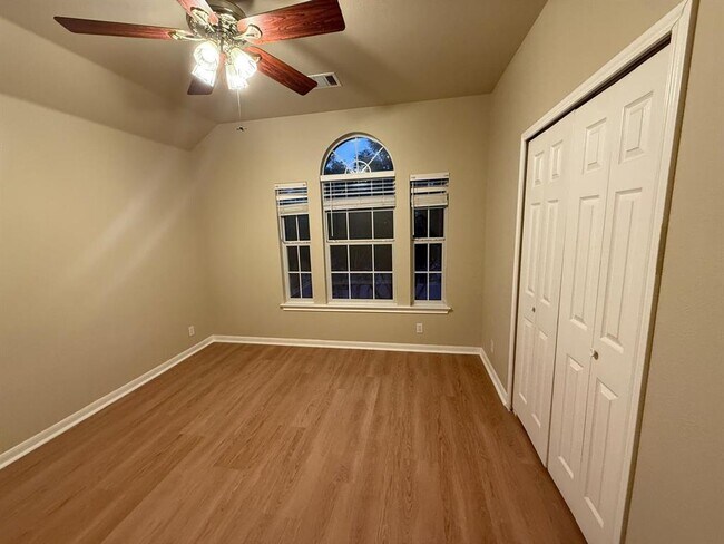 Building Photo - 11505 Emerald Falls Dr